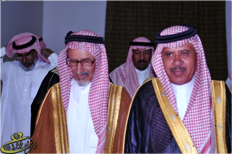 نقره لتكبير أو تصغير الصورة ونقرتين لعرض الصورة في صفحة مستقلة بحجمها الطبيعي