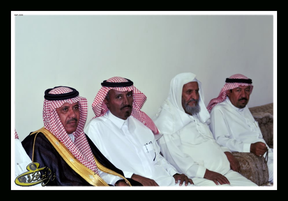 نقره لتكبير أو تصغير الصورة ونقرتين لعرض الصورة في صفحة مستقلة بحجمها الطبيعي