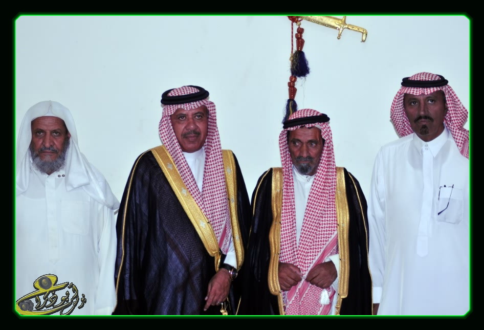 نقره لتكبير أو تصغير الصورة ونقرتين لعرض الصورة في صفحة مستقلة بحجمها الطبيعي