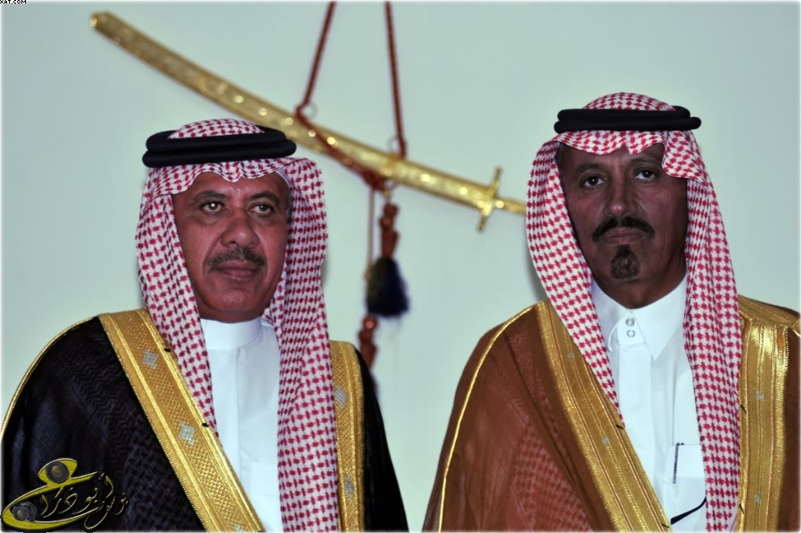 نقره لتكبير أو تصغير الصورة ونقرتين لعرض الصورة في صفحة مستقلة بحجمها الطبيعي